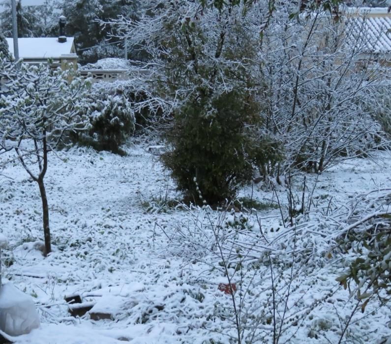 Nieve en Banyeres de Mariola a primera hora de esta mañana