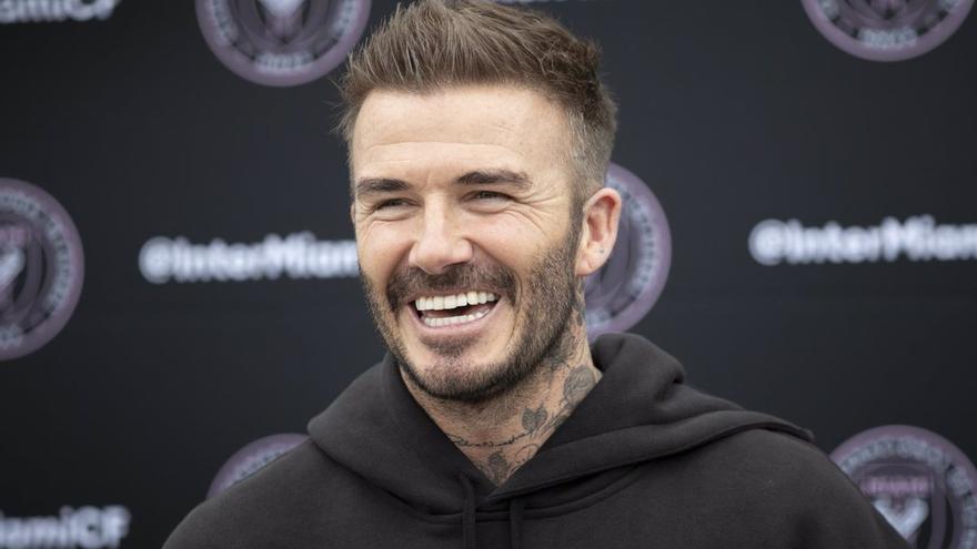 David Beckham revoluciona las redes con su rutina de fuerza sin camiseta