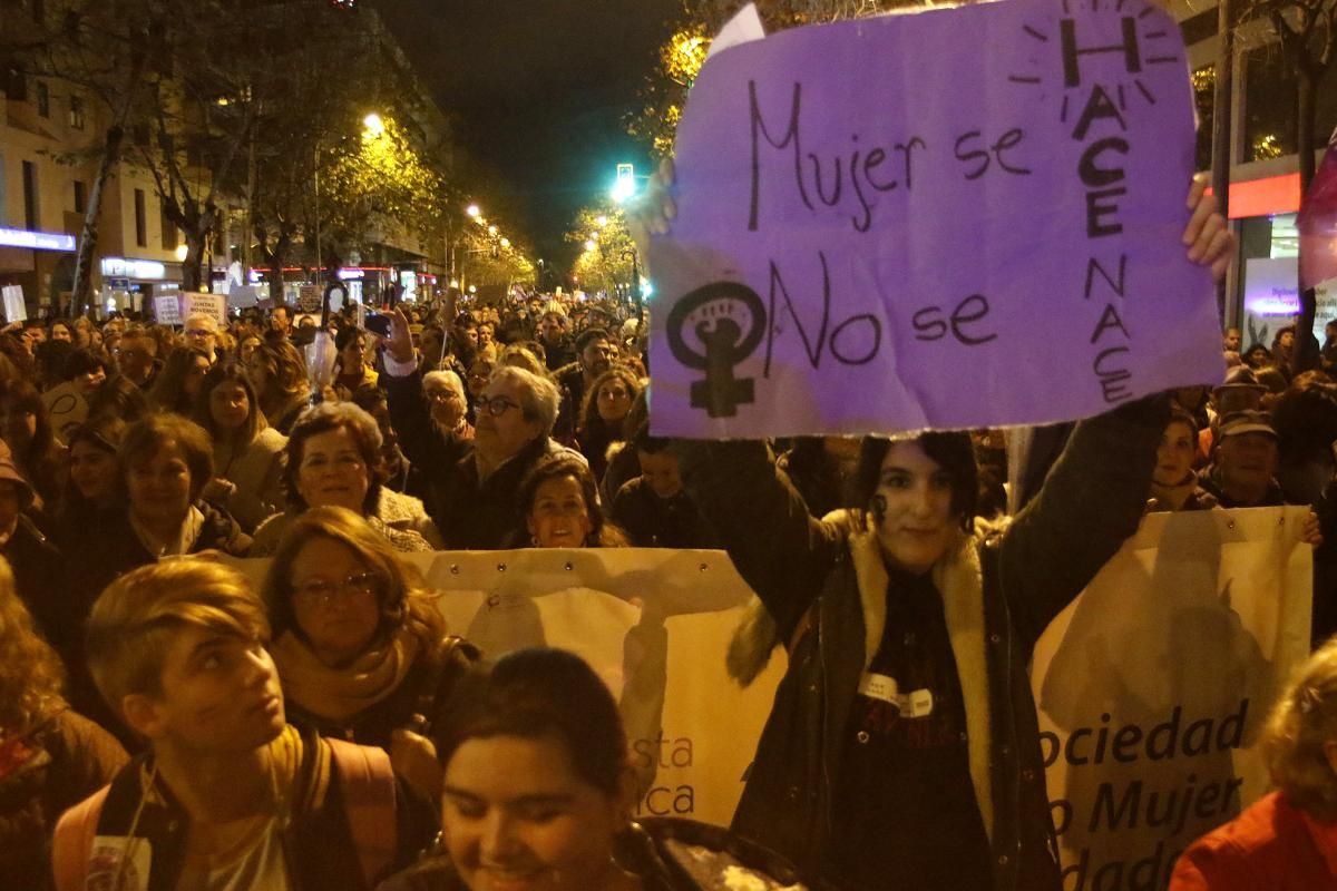 Multitudinaria manifestación del 8-M en Córdoba