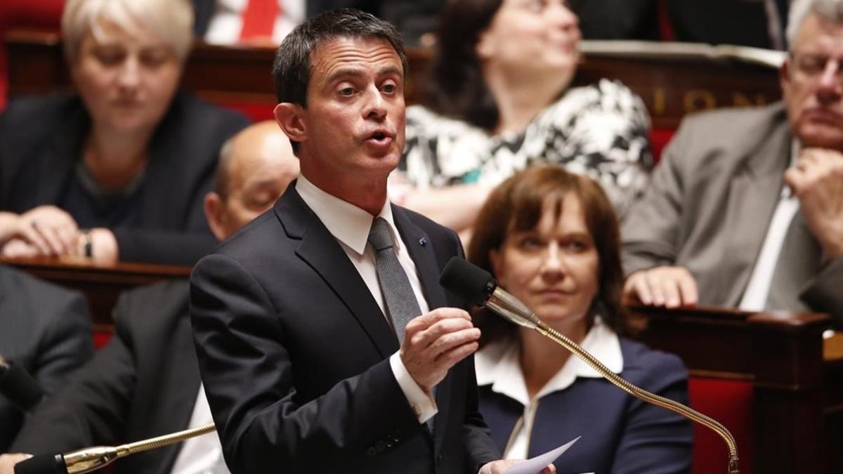 El primer ministro francés, Manuel Valls, durante la sesion de control al Gobierno en  la Asamblea.