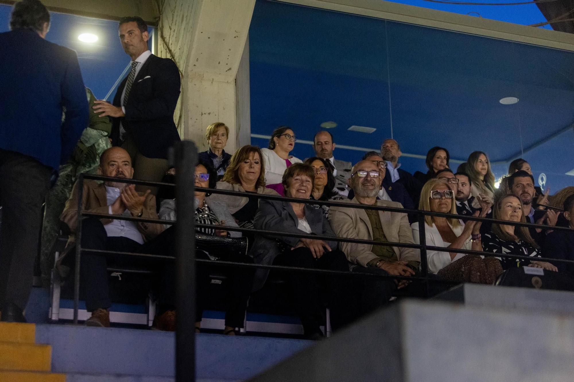 Las candidatas adultas a Bellea del Foc toman el Rico Pérez