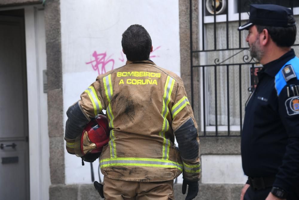 Un incendio destruye un piso en la calle Santa Mar