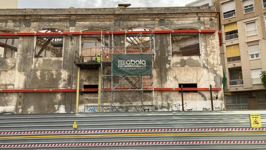 La rehabilitación de la Fábrica del Hielo en Torrevieja mantiene en pie la fachada original y parte de la cubierta