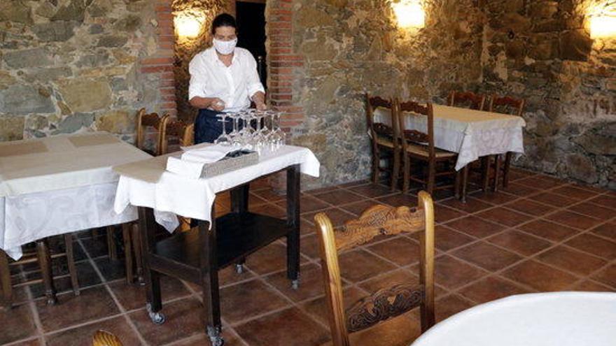 Els restaurants gironins celebren obrir menjadors però els agafa &quot;a contrapeu&quot;