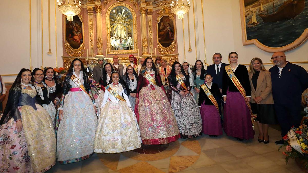 La ofrenda concluyó en la capilla de la Virgen del Sufragio.