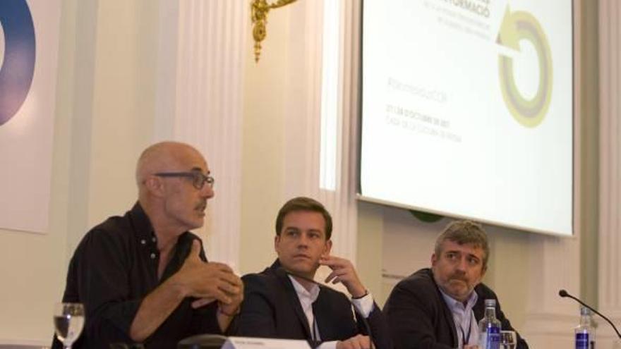 El secretario de Medio Ambiente, Julià Álvaro, junto al presidente del COR, Roger Cerdà, y el diputado Bort.