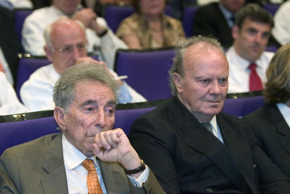 Archivo. 2005. El Hospital Clínic de Barcelona celebra los 40 años del primer trasplante renal. En la imagen, el doctor Josep Maria Gil Vernet (iz) y el doctor Antoni Caralps (d).