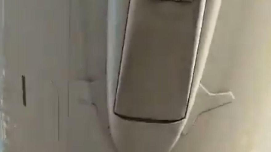 Un avión roza el suelo con el fuselaje de cola en el aeropuerto de Mallorca y obliga a cerrar las dos pistas y a desviar cinco vuelos a Ibiza
