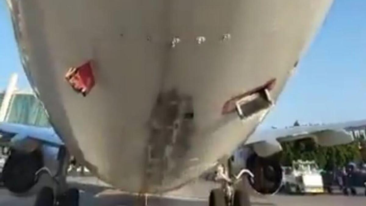 Un avión procedente de Dublín roza el suelo con el fuselaje de cola y obliga a cerrar las dos pistas del aeropuerto de Palma