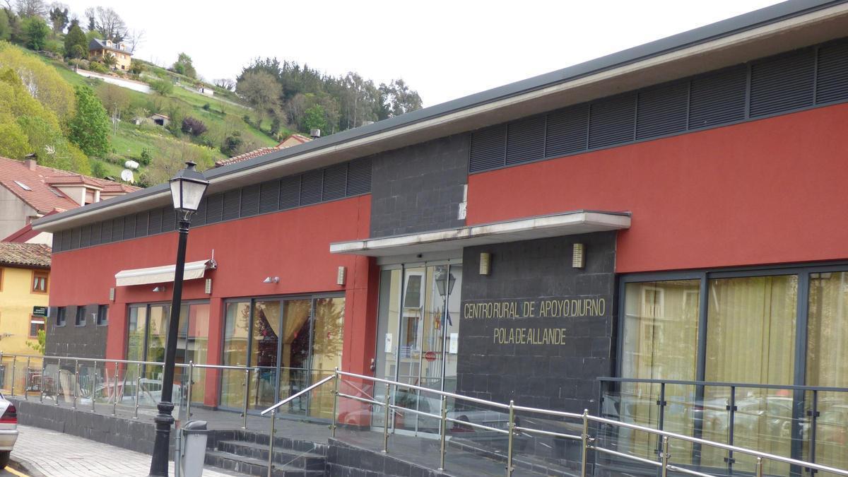 Fachada del Centro Rural de Apoyo Diurno de Pola de Allande.