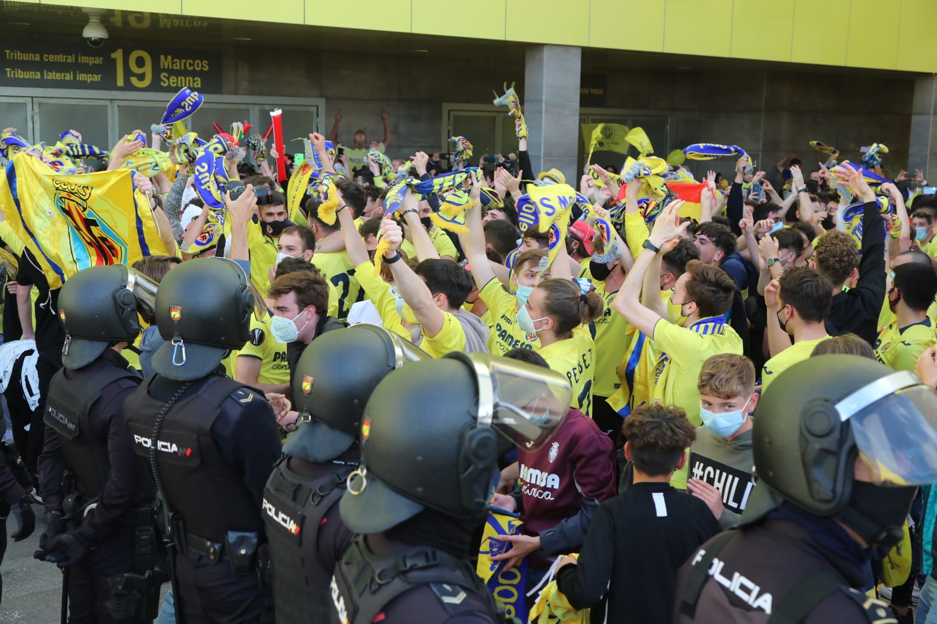 La 'marea grogueta' lleva en volandas al Villarreal hasta La Cerámica