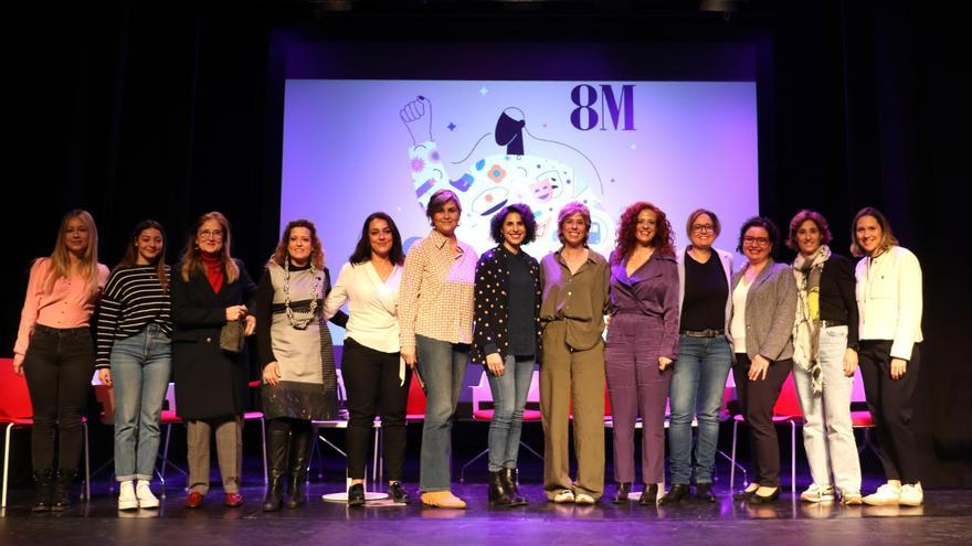 La presentación de una revista sobre 13 mujeres referentes en Quart de Poblet cierra los actos del 8M