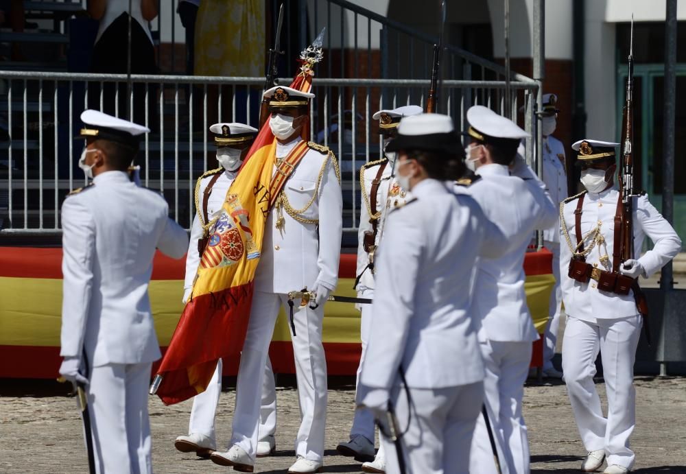 La Escuela Naval de Marín saluda a 112 nuevos oficiales de la Armada