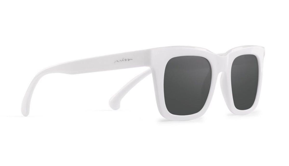 Gafas de sol modelo Lisy simple white night de Miss Hamptons. (Precio: 35 euros)