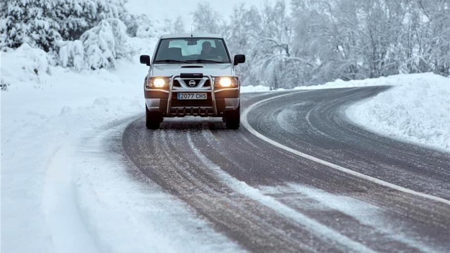 La DGT desvela el truco para quitar el hielo del limpiaparabrisas en invierno