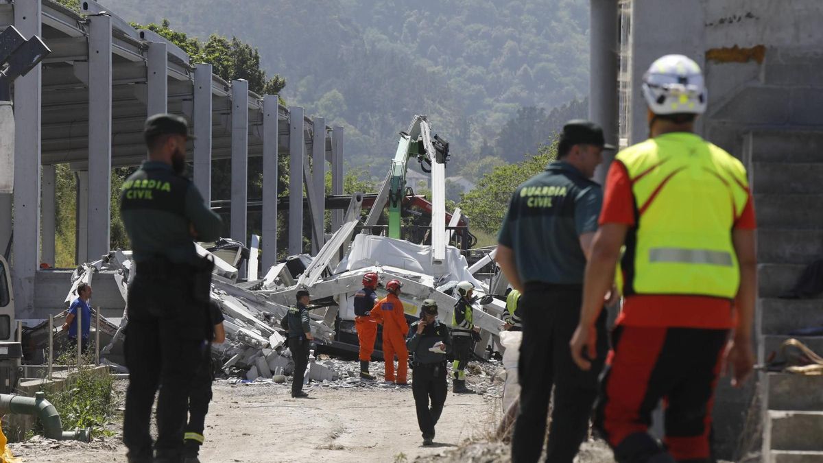 Tres fallecidos y tres heridos tras colapsar una nave agrícola en obras en Coaña: "Se escuchó el estruendo a 300 metros"