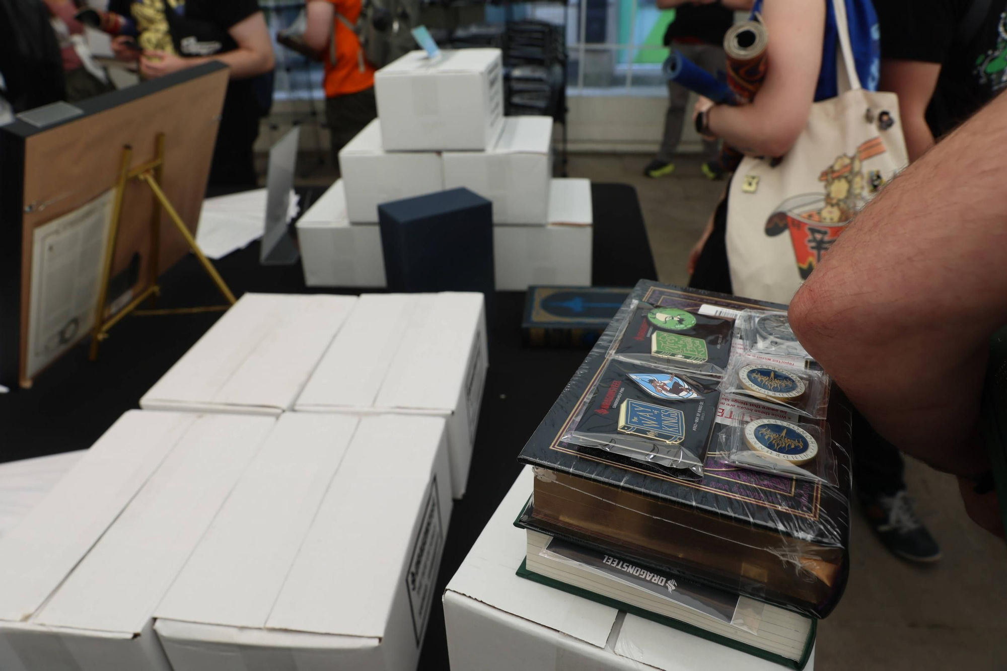 EN IMÁGENES: El multitudinario recibimiento a Brandon Sanderson
