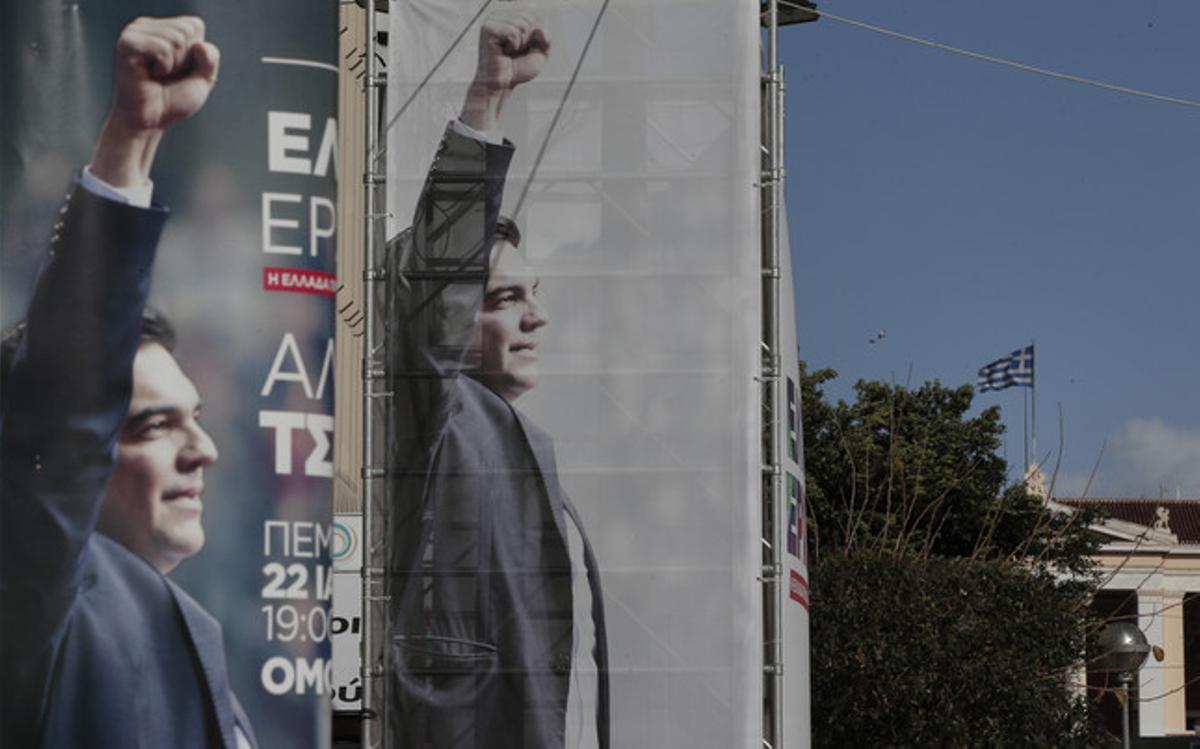 Cartells d’Alexis Tsipras, líder del partit grec Syriza, a la capital grega. Cartells d’Alexis Tsipras, líder del partit grec Syriza, a la capital grega.