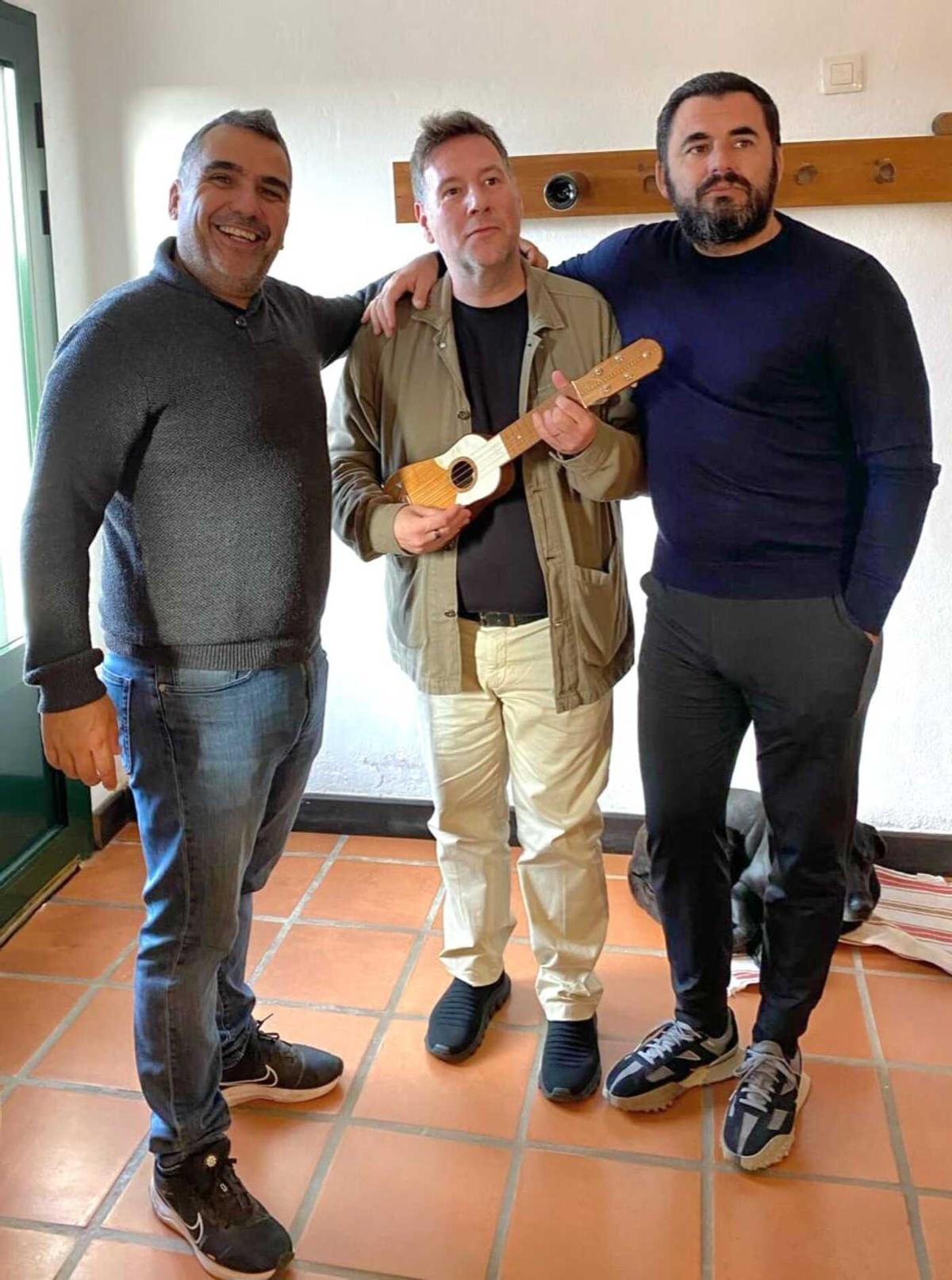 Ciro Corujo, Carlos Latre y Emiliano Suárez en la casa familiar de los Corujo Perdomo en Lanzarote, la reciente Semana Santa.