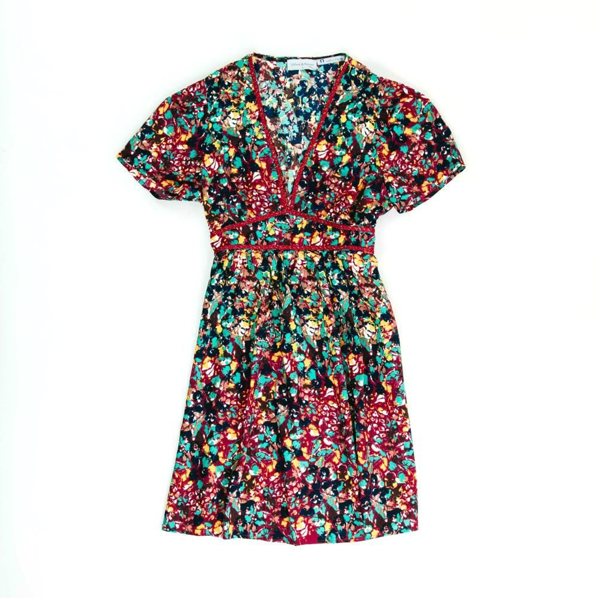 Vestido corto de flores de LEONCE