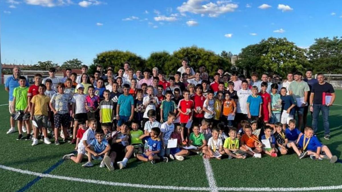 Foto de familia de la EFB Ciudad de Cariñena. | SERVICIO ESPECIAL