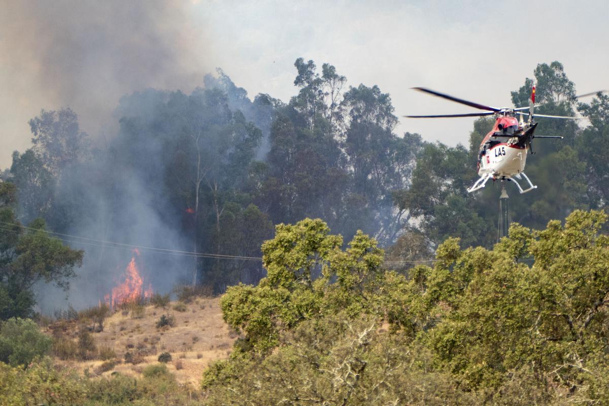 Las impactantes imágenes del incendio de El Cerro de Andévalo