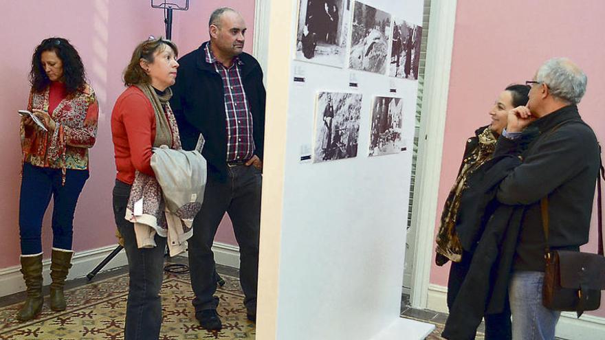 La exposición muestra estampas del precario trabajo de la primera mitad del siglo XX que atrae el interés de personas de todas las edades.