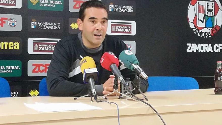 Miguel Losada en rueda de prensa.