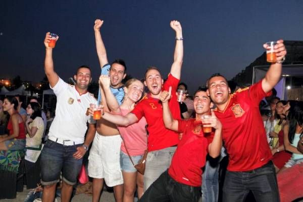 Cientos de personas festejan en Las Playas el pase a semifinales