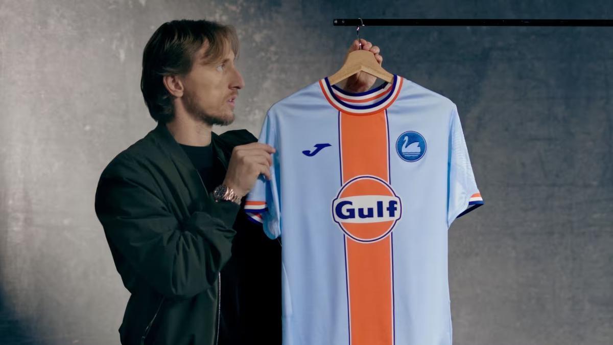 Modric con la nueva equipación del Swansea