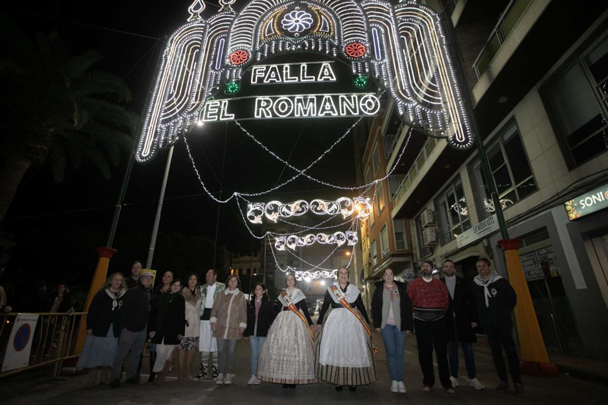 Así es el espectacular alumbrado de la Falla El Romano de Sagunt