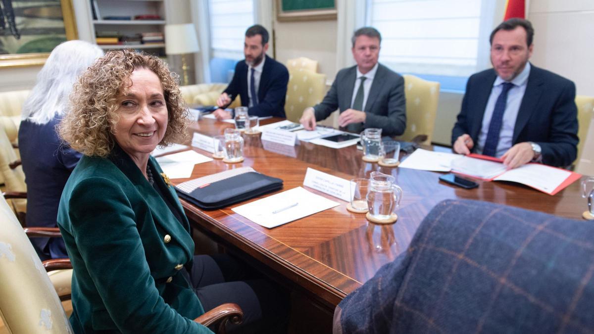 Óscar Puente se reúne con Ester Capella