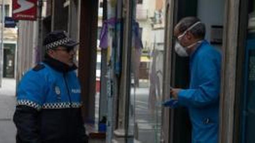 Un agente de la Policía Municipal durante el estado de alarma.