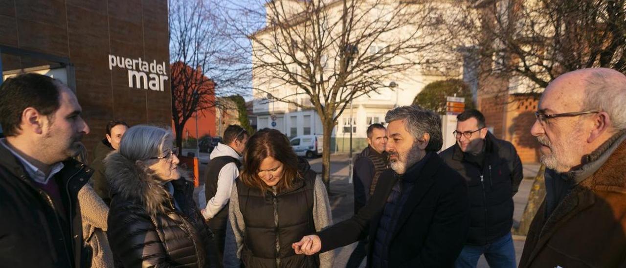 avid Álvarez, Carmen Arango, Begoña López, Alejandro Calvo y Jaime Menéndez Corrales, ayer, en La Arena.