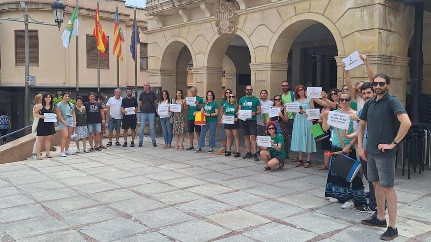 Concentración de docentes en San Vicente del Raspeig contra la "Ley de Libertad Educativa"