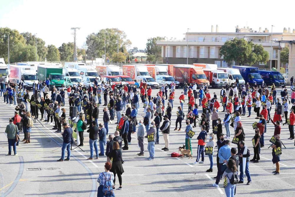 Hosteleros colapsan el centro de Lorca reclamando la apertura de sus negocios