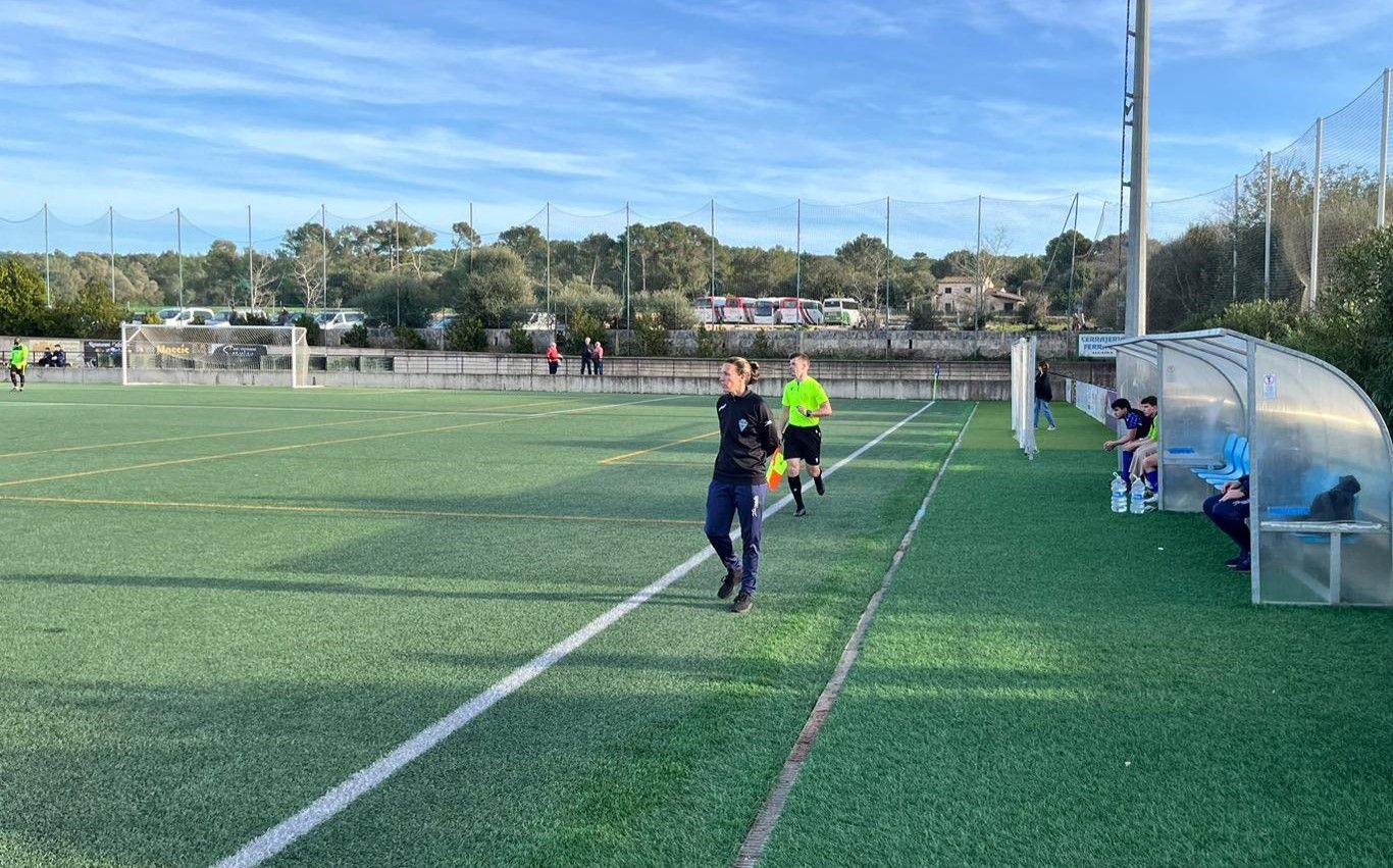 El debut de Alicia Carbonell como entrenadora en el Algaida