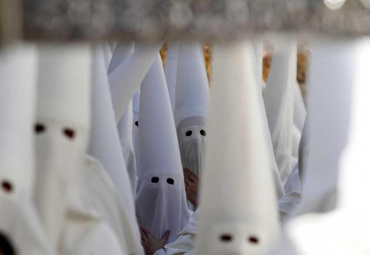 Una tarde primaveral envuelve a las cofradías el Lunes Santo