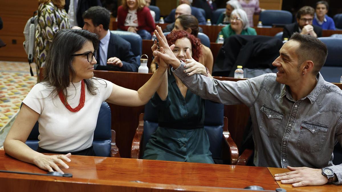 Manuela Bergerot junto al nuevo equipo de dirección de Más Madrid en la Asamblea de Madrid.