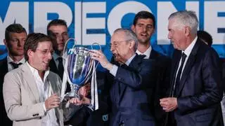 Florentino colocó la 'orejona' junto a las otras 14 Copas de Europa
