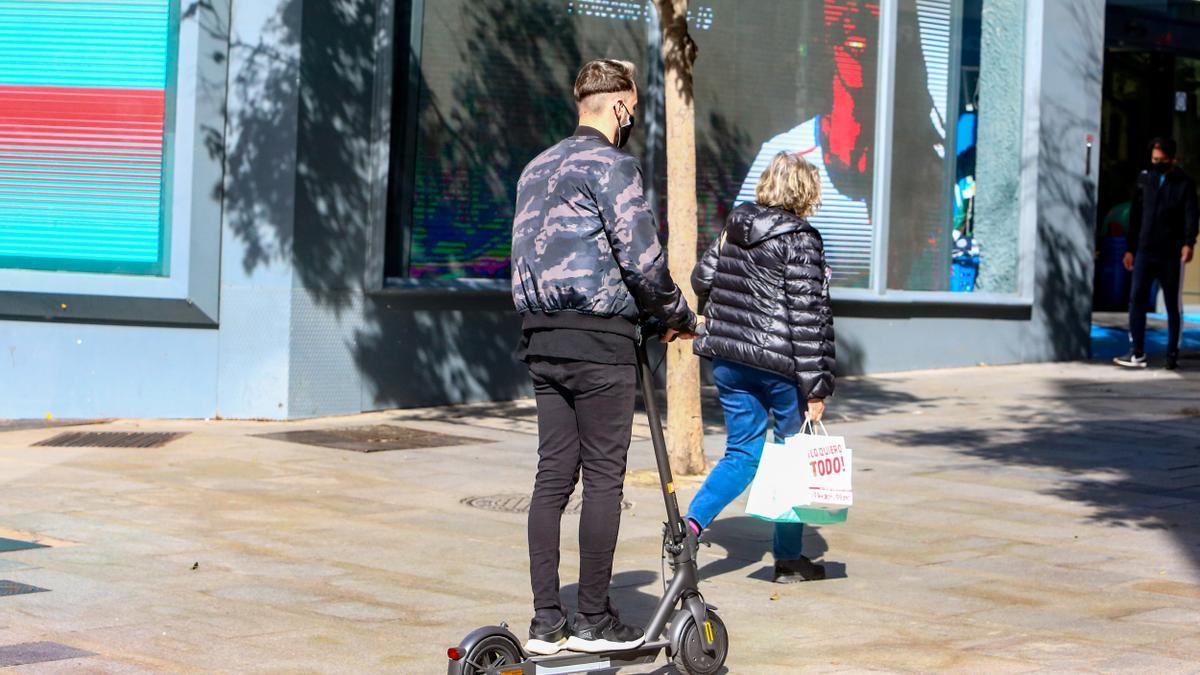 Pere Navarro (DGT) descarta implantar una prueba de aptitud para poder circular con patinete