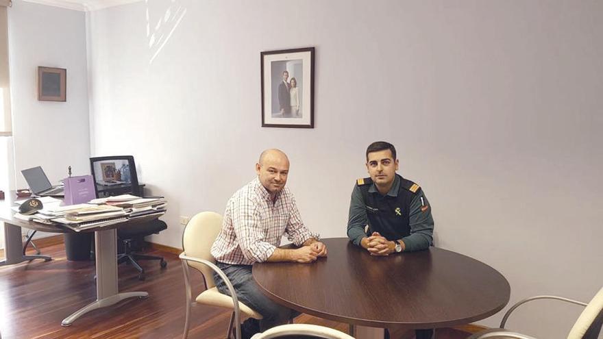Marcos Lago con el alcalde Pablo Castillo. // D.P.
