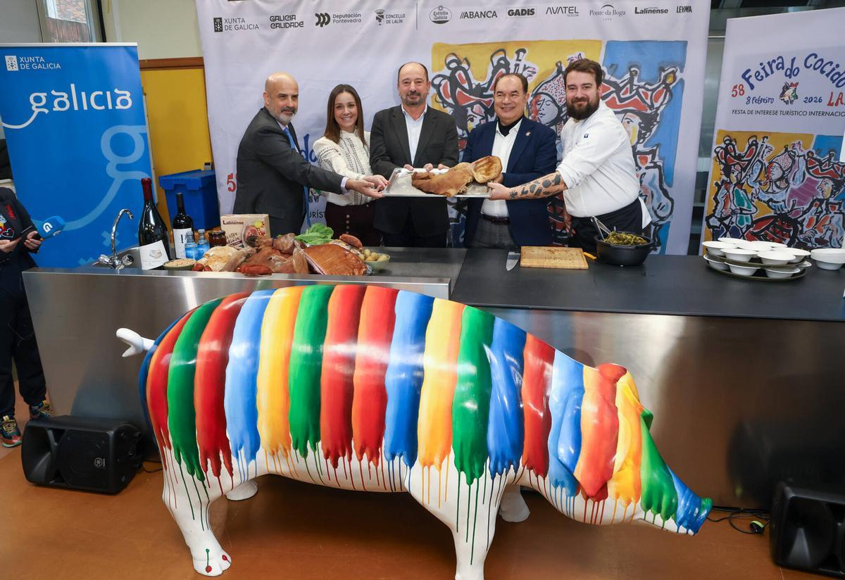 José Paz, Begoña Blanco, Xosé Merelles, José Crespo y Álex Iglesias, ayer, en la presentación de Feira do Cocido