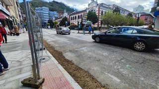 Al borde de la tragedia: El PP denuncia que dos niños estuvieron a punto de ser atropellados por problemas con las obras de peatonalización en Mieres