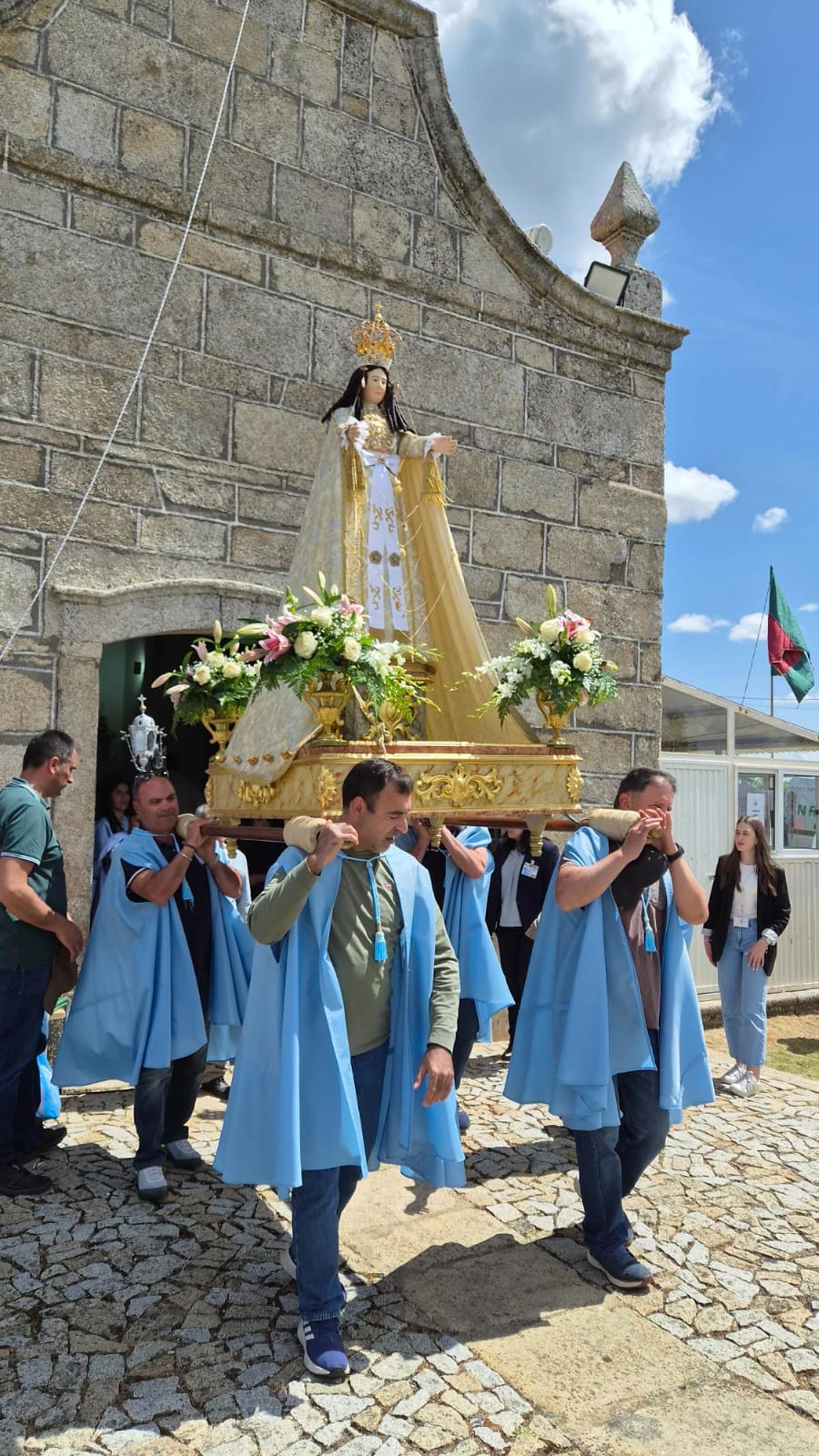 GALERÍA | La romería de la Virgen de la luz hermana a zamoranos y mirandeses