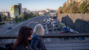 Barcelona, 15/04/2026 Barcelona. Acceso por la Meridiana (hora punta 8 de la mañana) Gran volumen de tráfico en hora punta en la entrada a Barcelona por la avenida Meridiana, en el tramo entre Fabra i Puig y el Pont de Sarajevo. Contexto de alta congestión. AUTOR: MANU MITRU