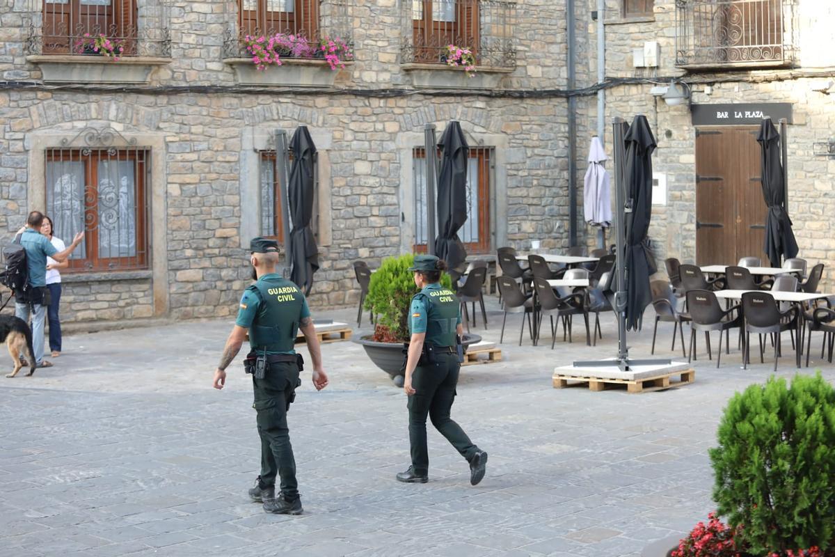 Minuto de silencio en Boltaña por el asesinato del hijo de un miembro de La Ronda de Boltaña
