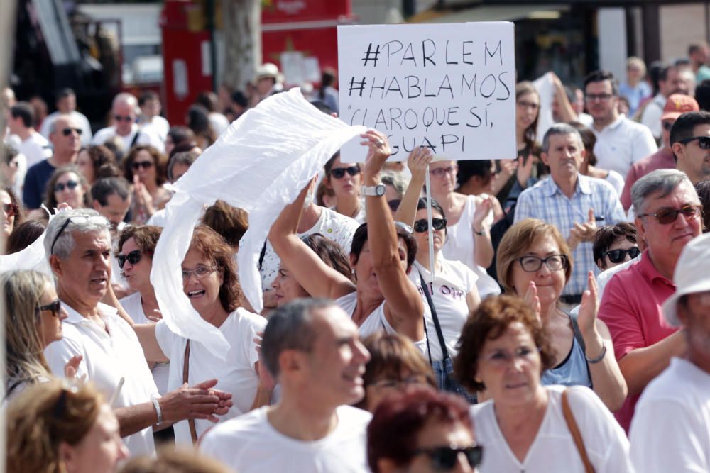 Concentración en València por el diálogo en Cataluña