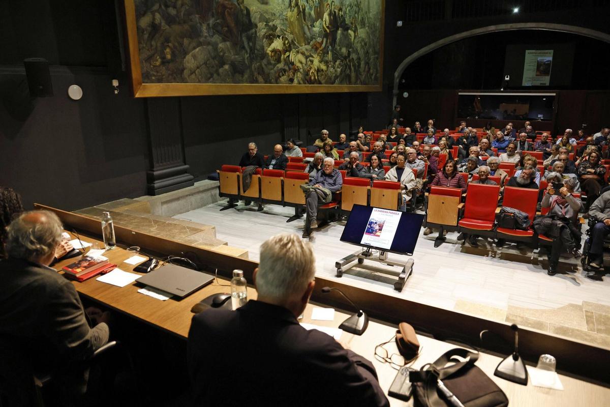 Girona. Auditori Irla. Presentacio de la novel·la "La darrera paraula" de Toni Strubell.