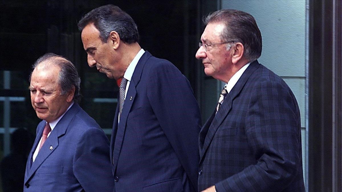 Núñez, Joan Gaspart y Agustí Montal, en el funeral por el exmasajista del Barça Àngel Mur, el 13 de septiembre del 2000.